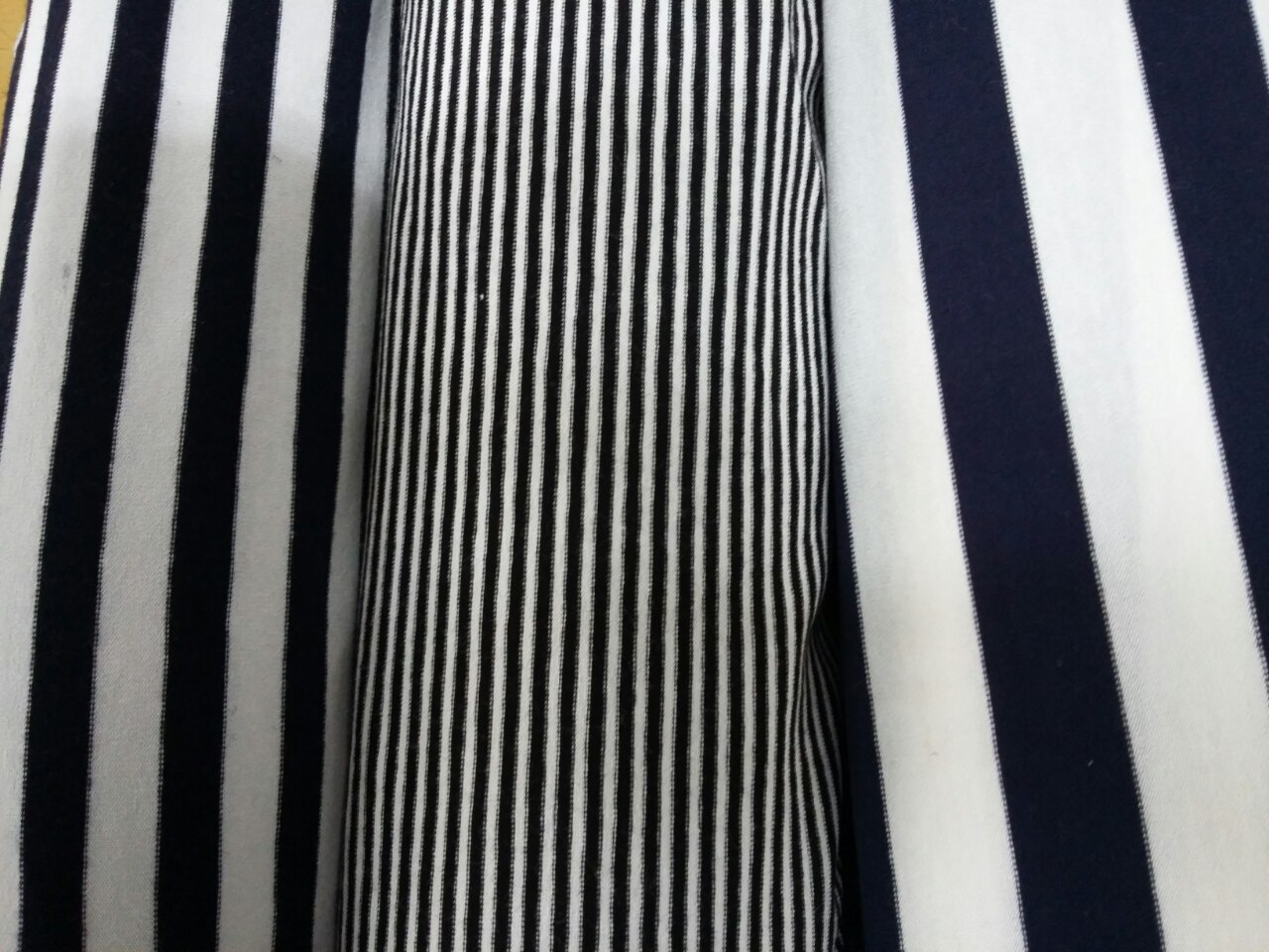 Λευκό μαύρο 2