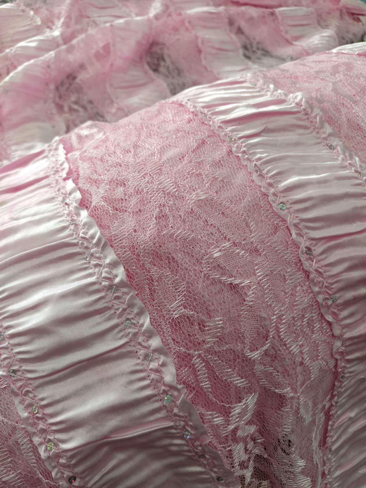 200m  πολυέστερ δαντέλα - 1€/m